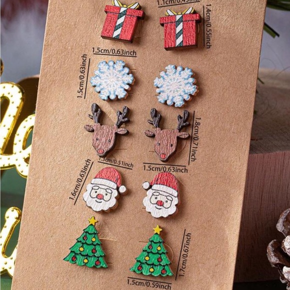 5 pair of wooden stud Christmas earrings - Picture 2 of 2